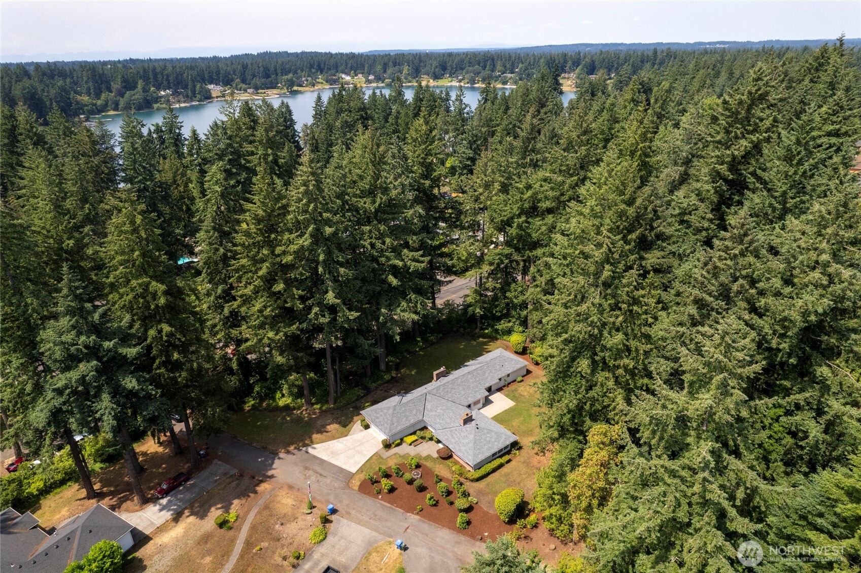 Another drone shot that shows the properties proximity to Gravelly lake