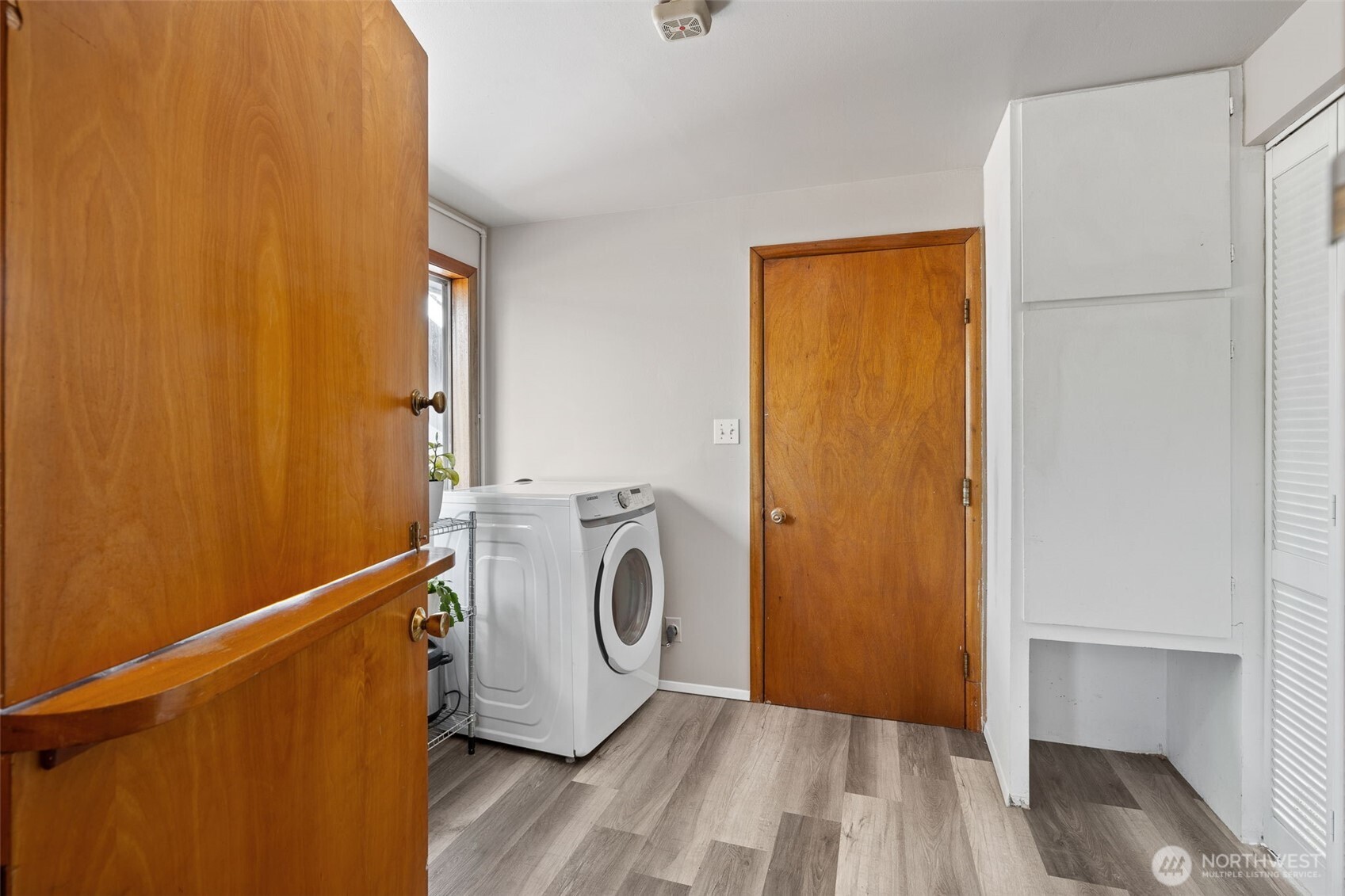 Laundry/mudroom to garage