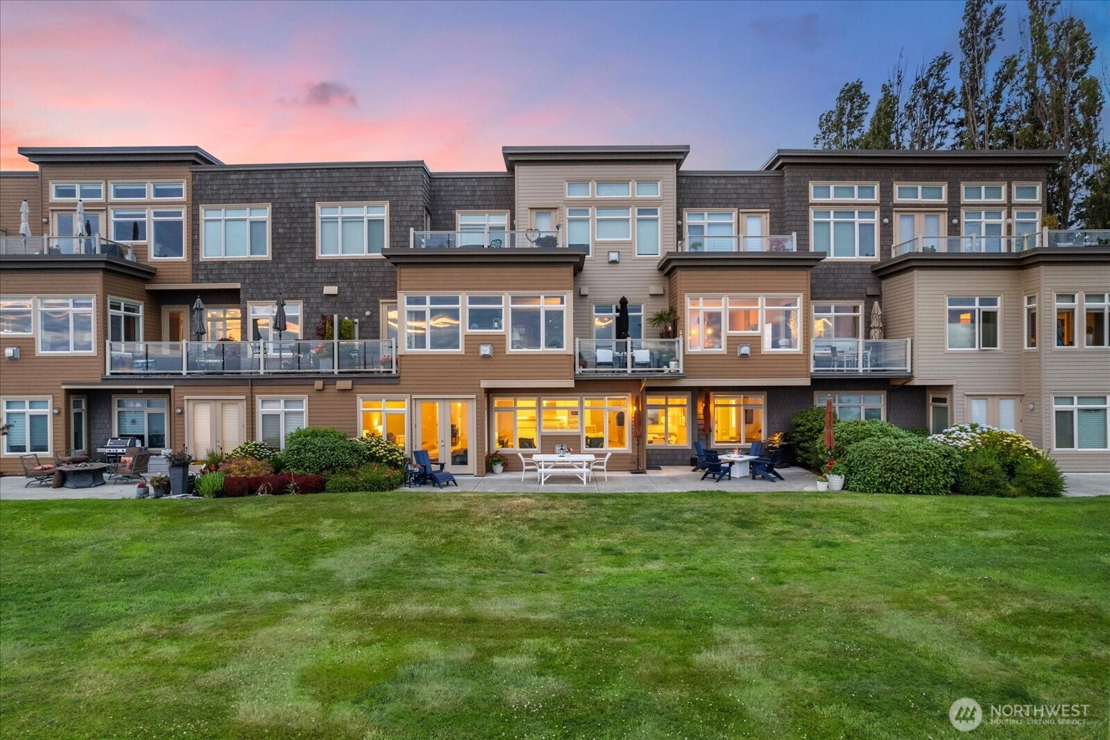 Generous plantings on either side of the large terrace ensure your privacy . . .