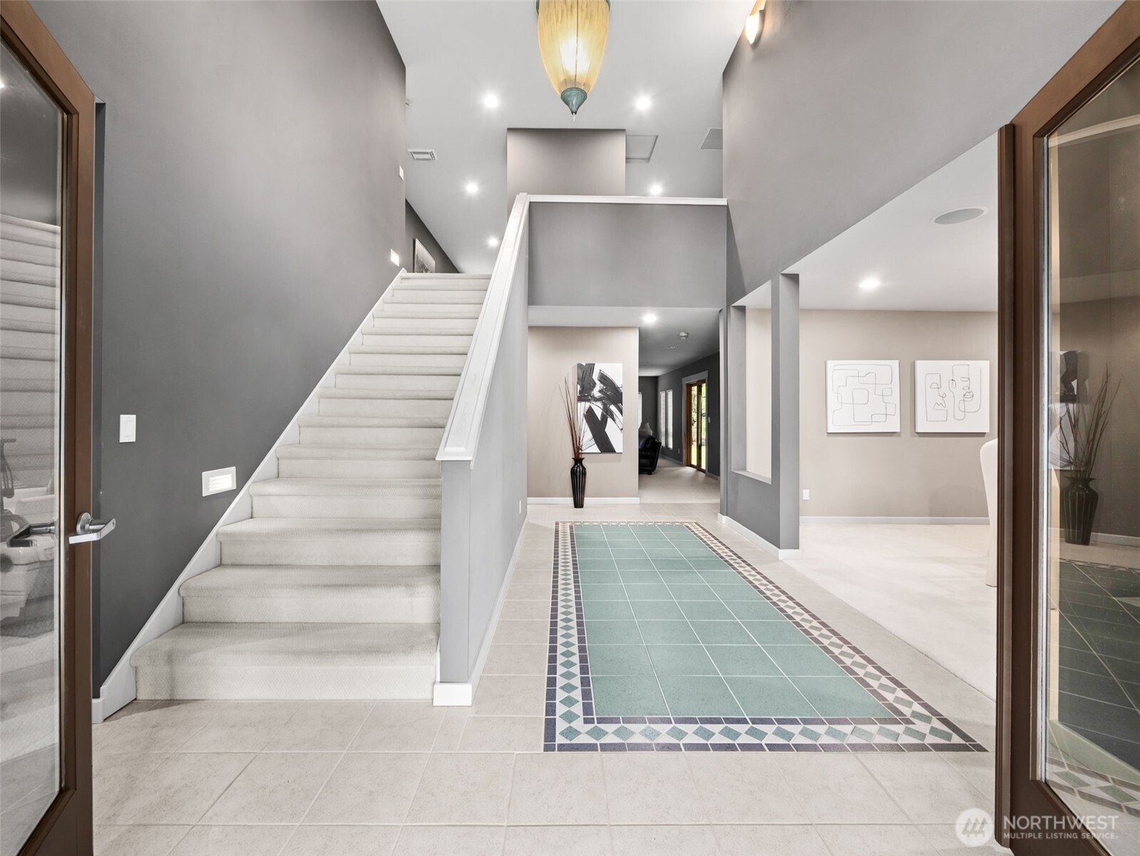 Expansive entry
