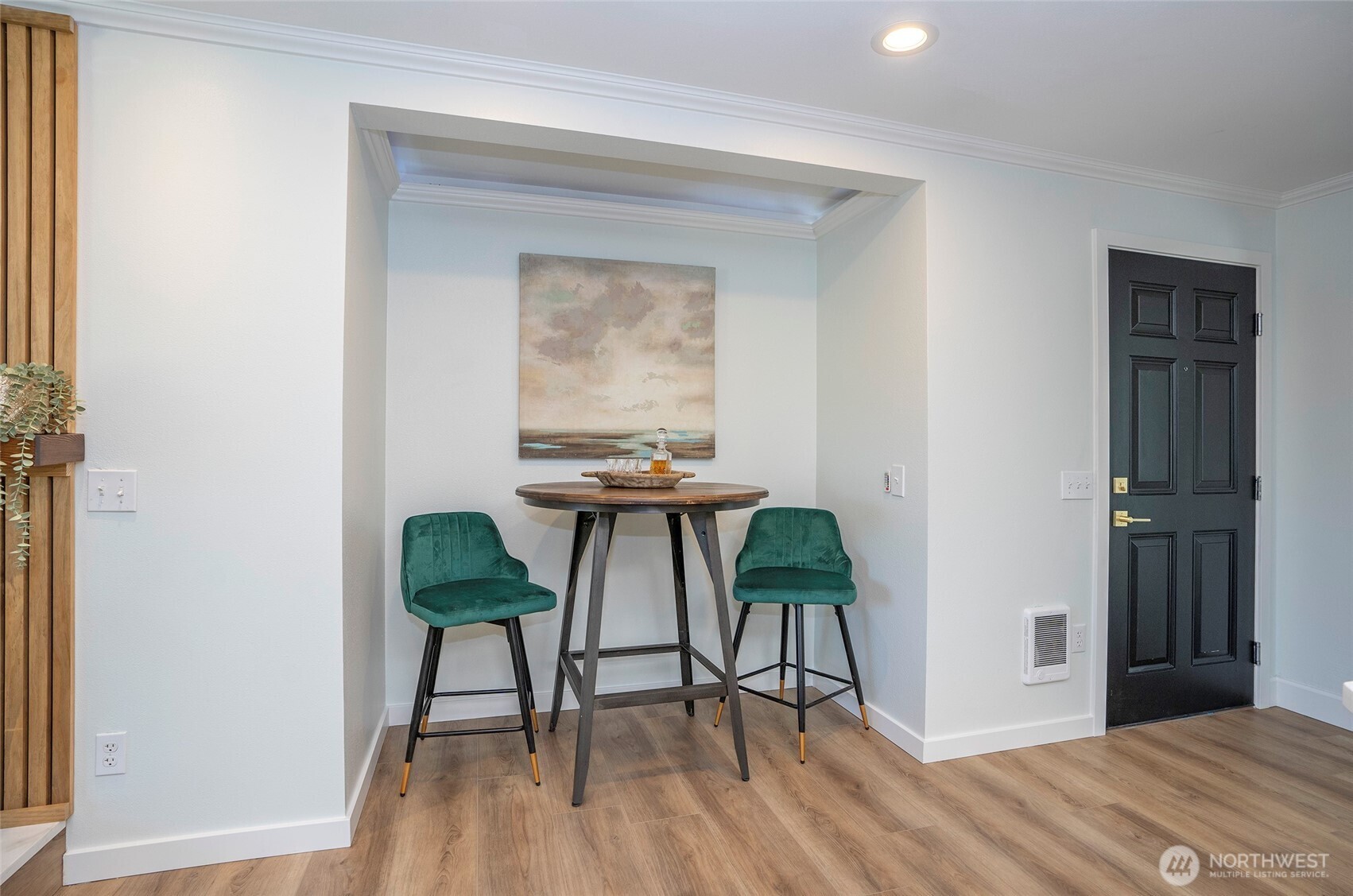 Intimate eating area for those cozy, romantic evenings.