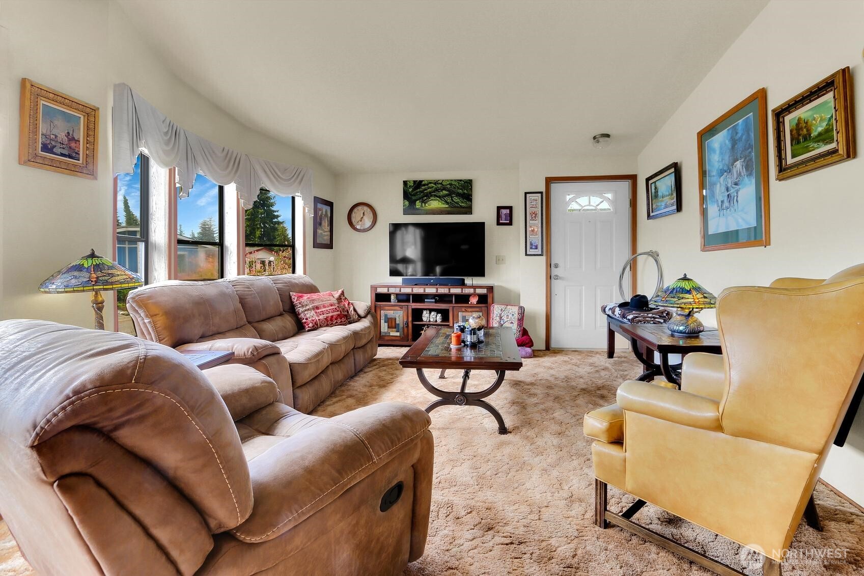 Front Door opens to the spacious Living Room with Vaulted Ceiling!