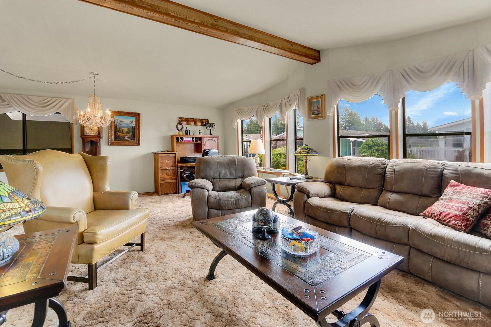 A Wall of Windows bringing the Outside In!