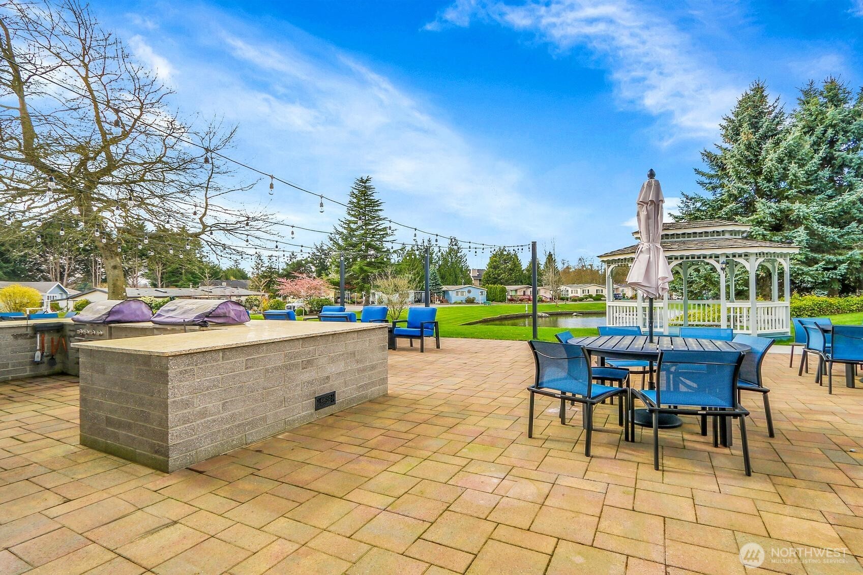 Outdoor Dining at Clubhouse.