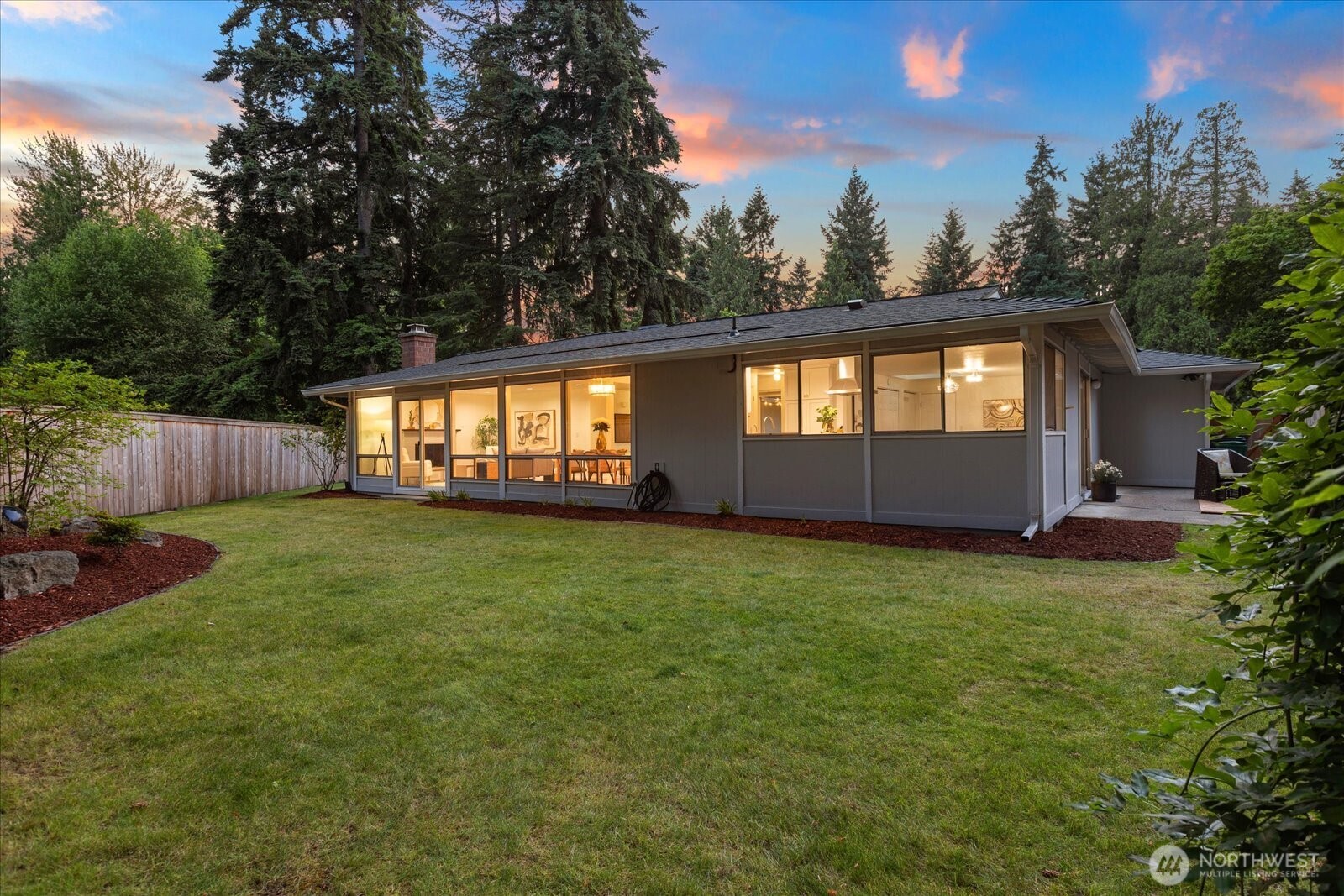 This lovely single-level home is located in one of the most popular neighborhoods in Redmond.