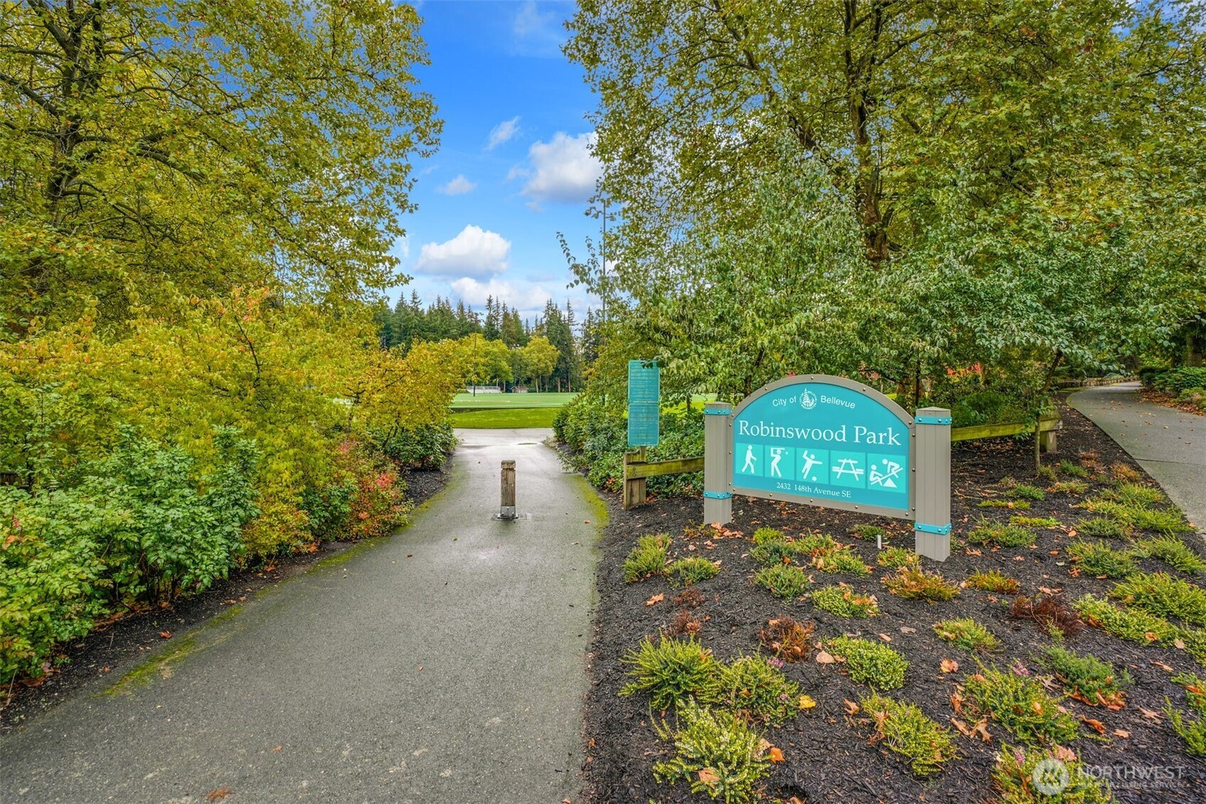 Only a few blocks to Robinswood Park with sports fields, dog park, trails and duck pond.