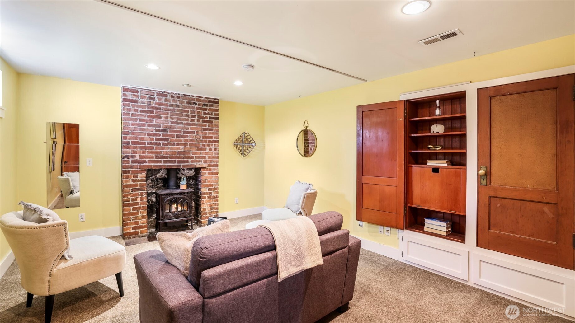 Lower level bonus room or 4th bedroom