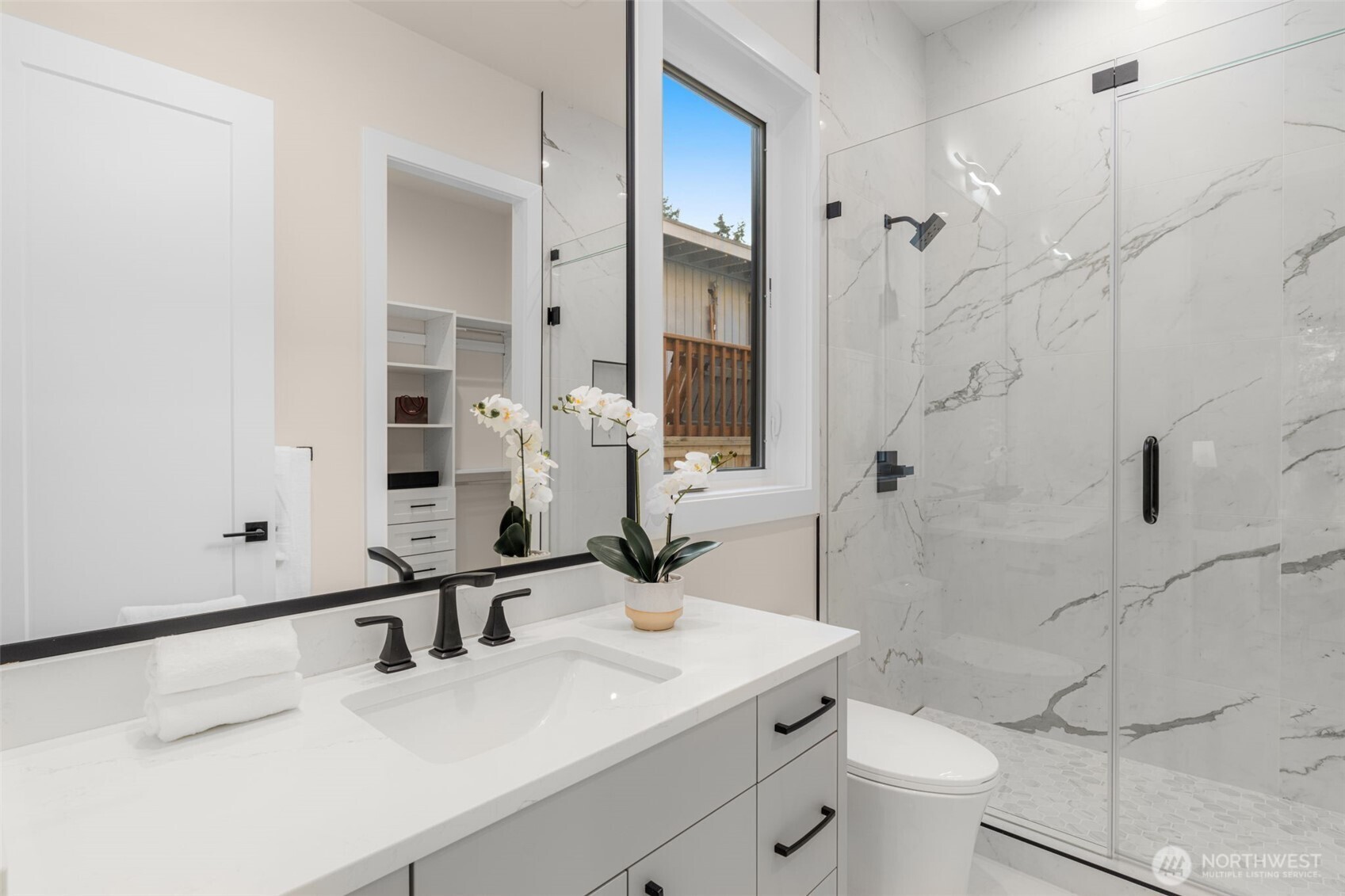 Main floor guest suite bath