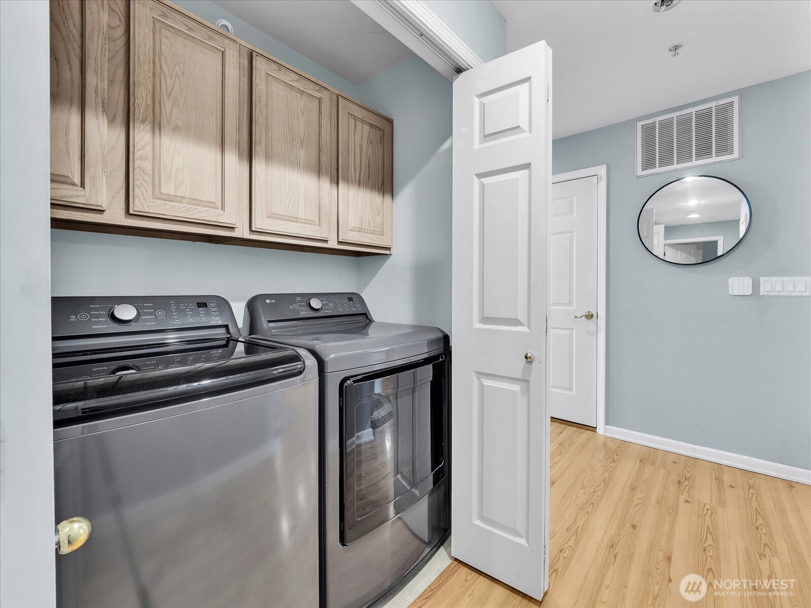 Laundry area in the hallway.
