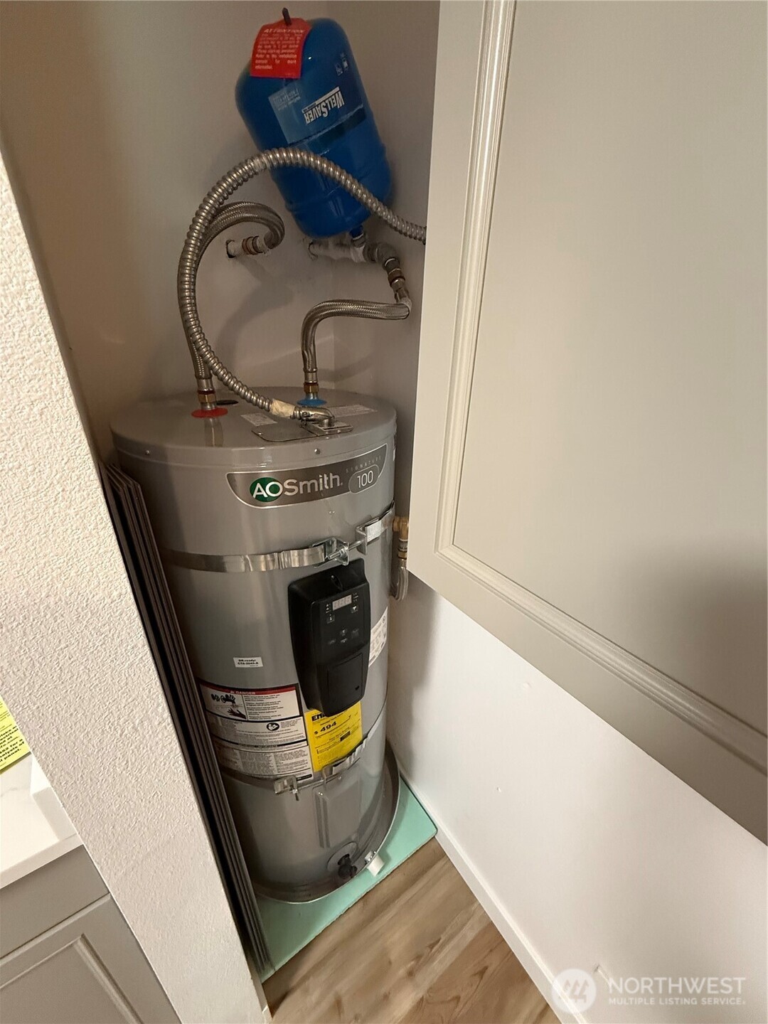 Hot water heater