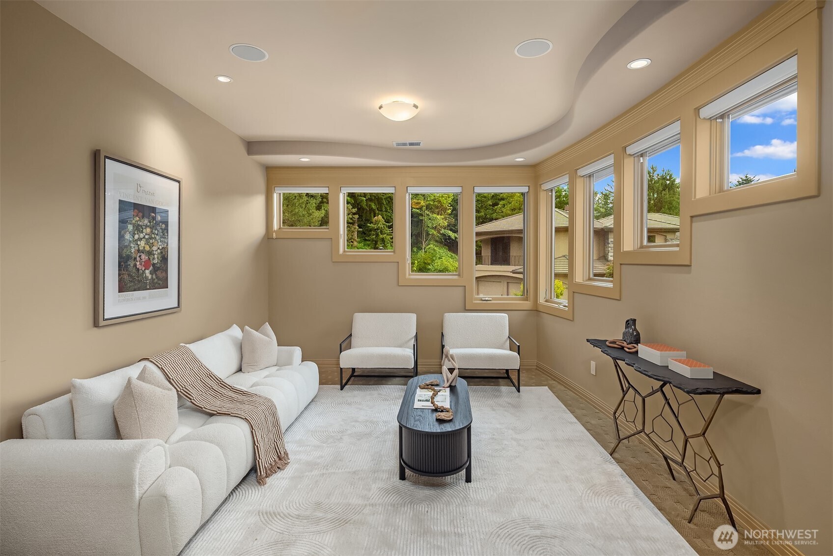 Open upstairs loft - perfect for study area, game space, kids play room