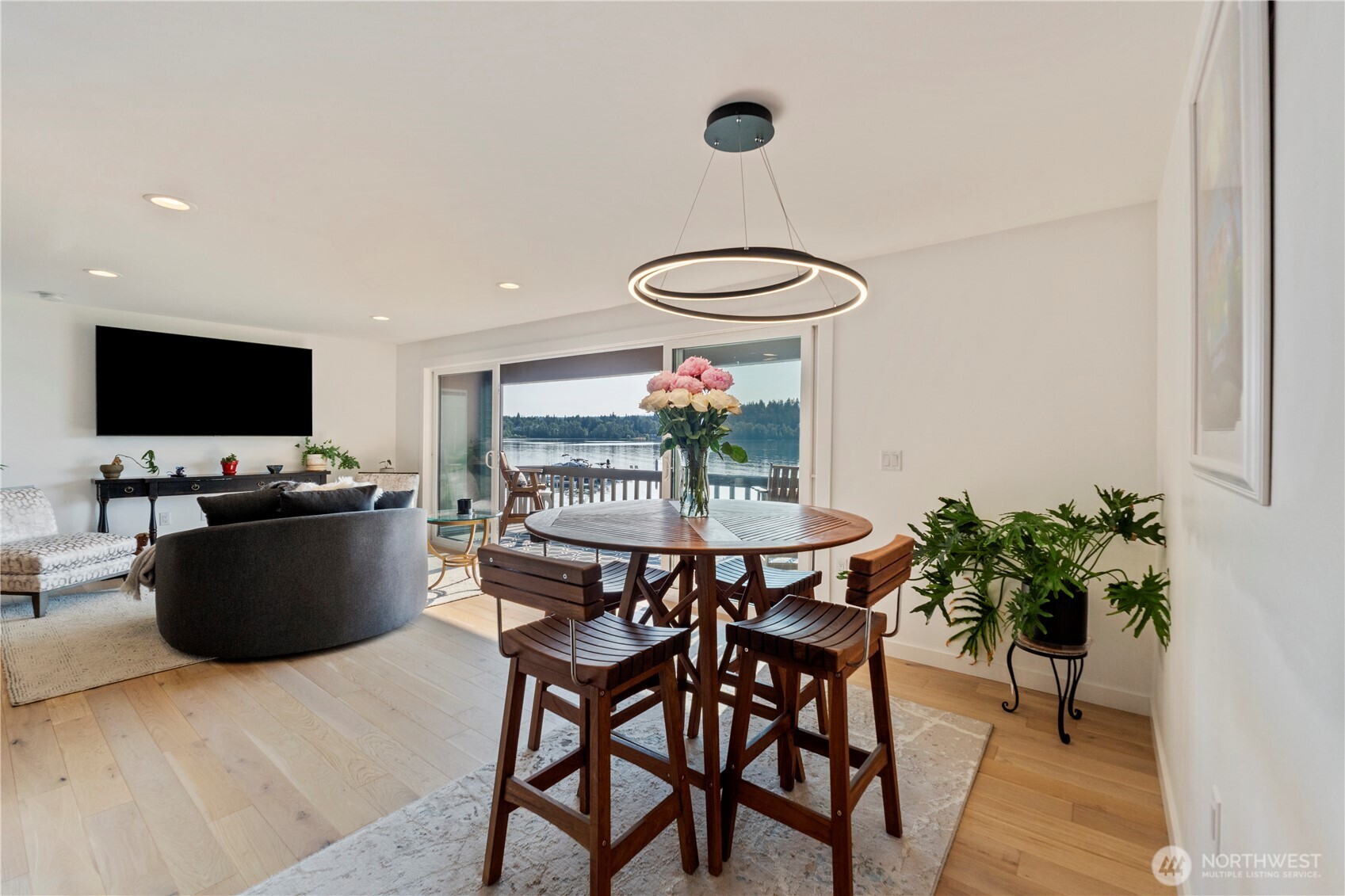 Dining and entertaining space with indoor/outdoor living