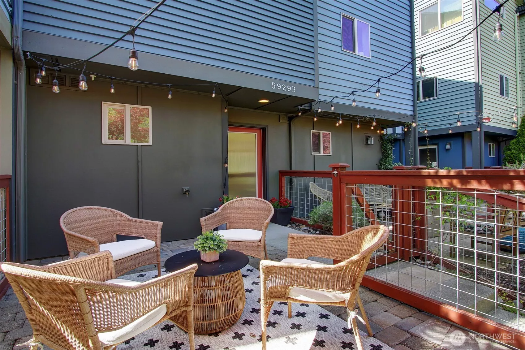Perfectly nestled between the Alaska and Morgan Junctions, this sweet West Seattle townhome is ready for you!