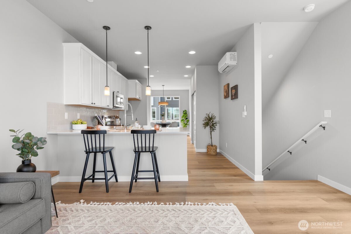 Photographs are for illustrative purposes only. Features, finishes, interior/exterior colors, landscaping and floorplan shown may vary from actual homes built.