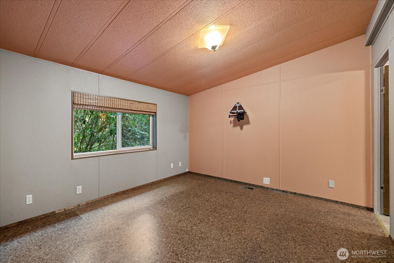 Guest/Rental home primary bedroom