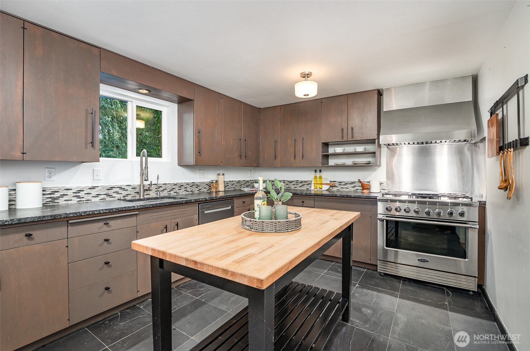 Large entertainers kitchen
