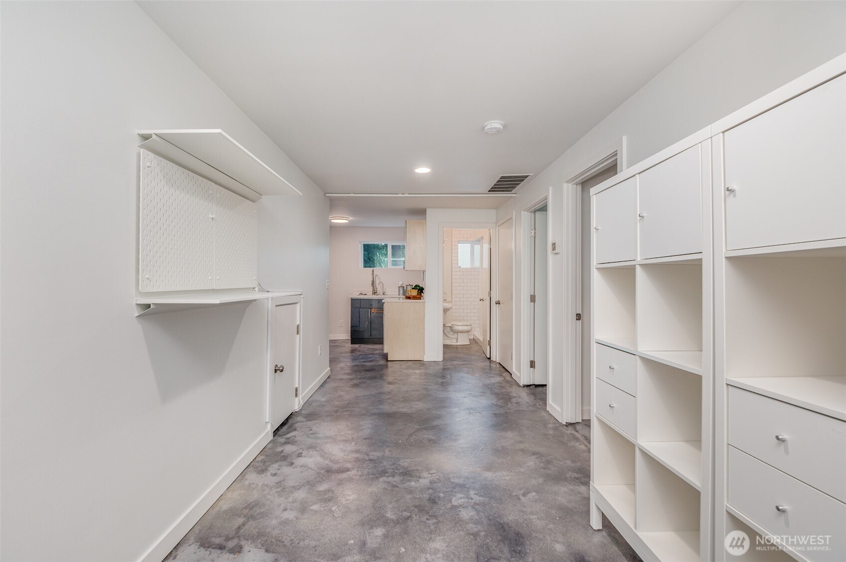 Lower Level Entry/Hallway