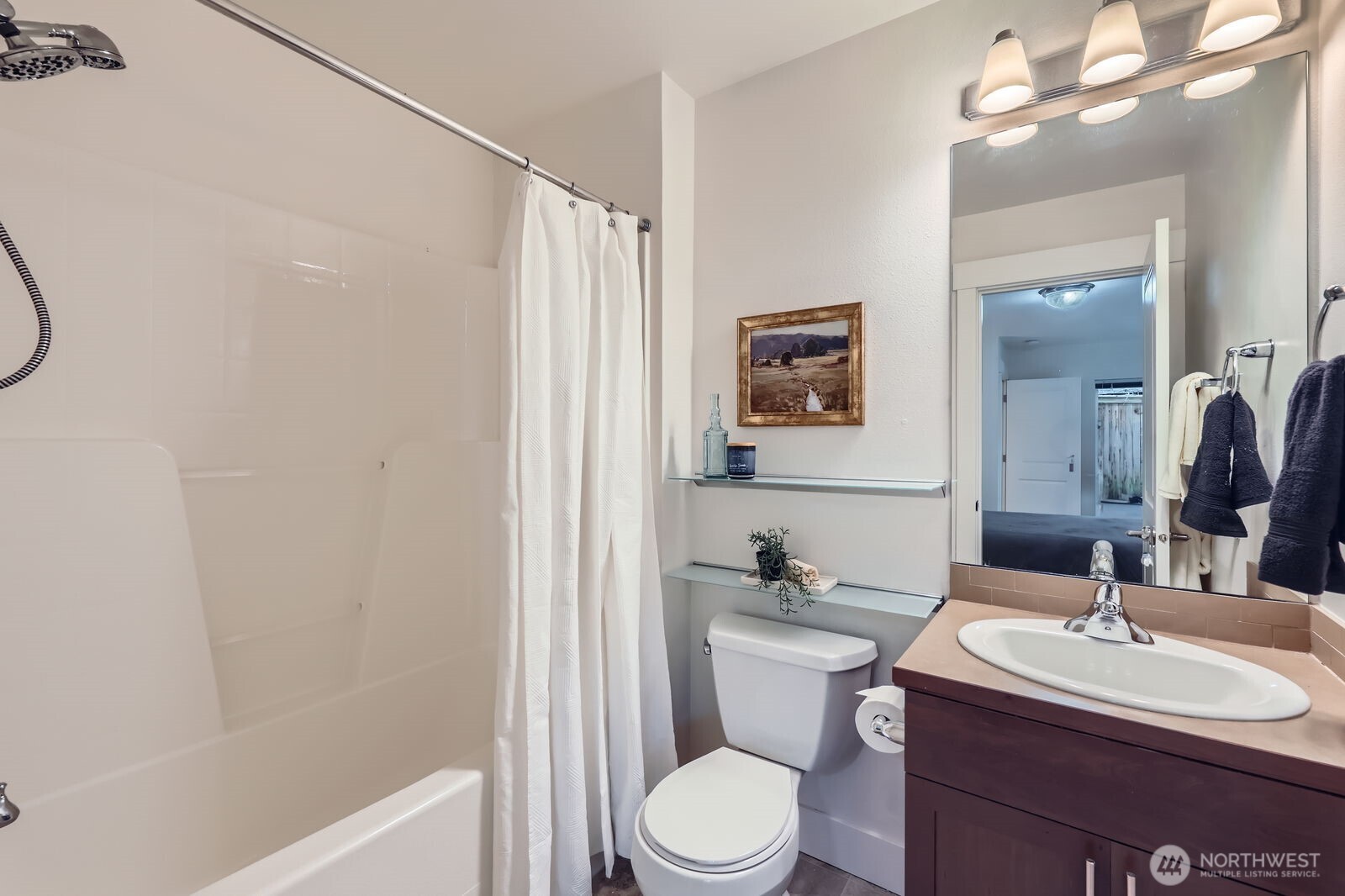 En suite full bath in lower level bedroom