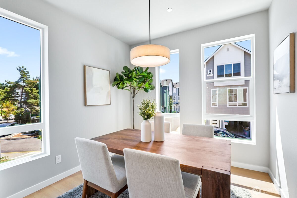 Photographs are for illustrative purposes only. Features, finishes, interior/exterior colors, landscaping and floorplan shown may vary from actual homes built.