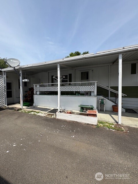 covered entry porch