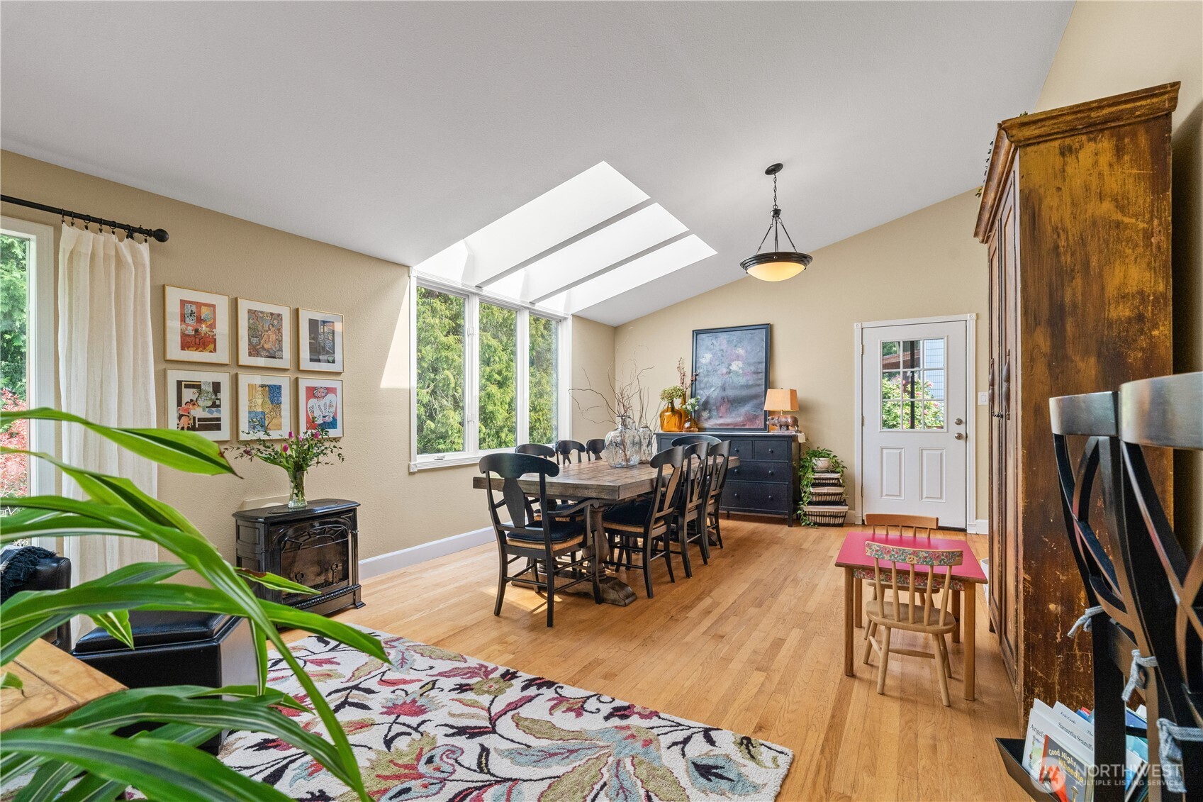 Beautiful, sunny second dining room!