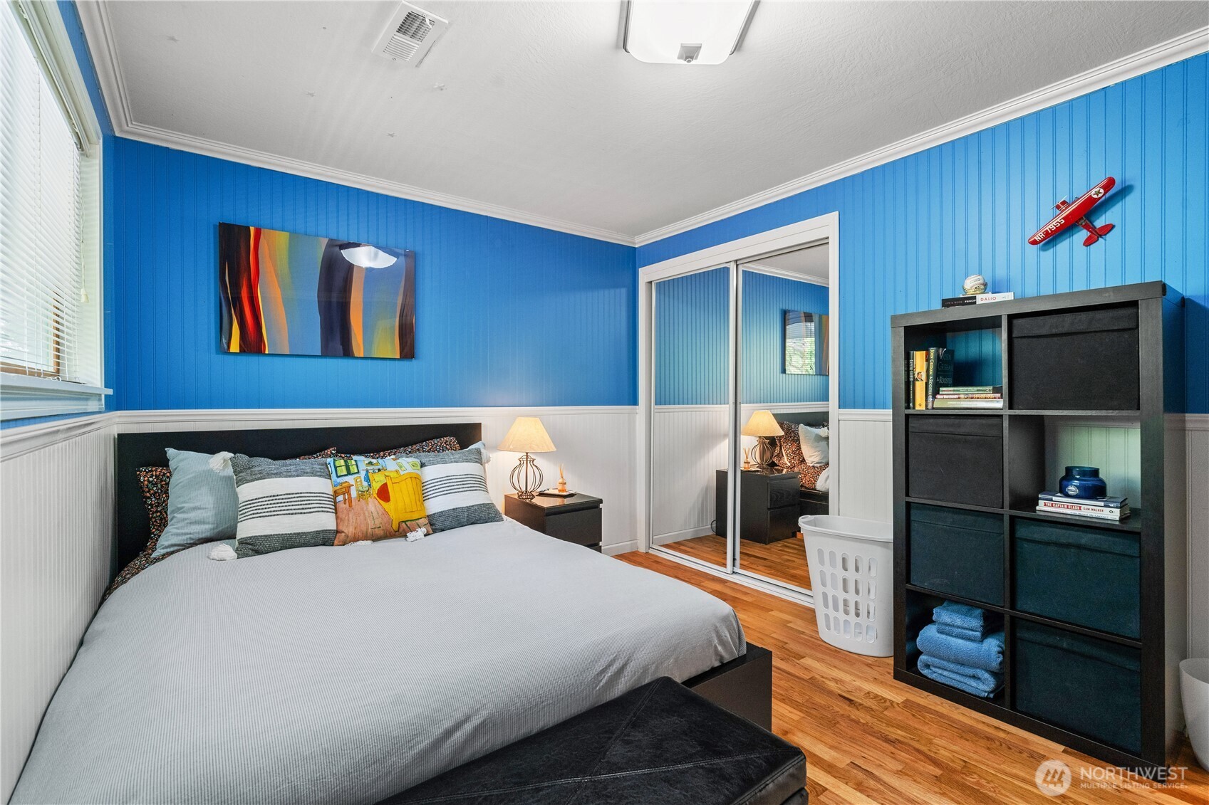3/4 bedrooms on top level with mirrored closet