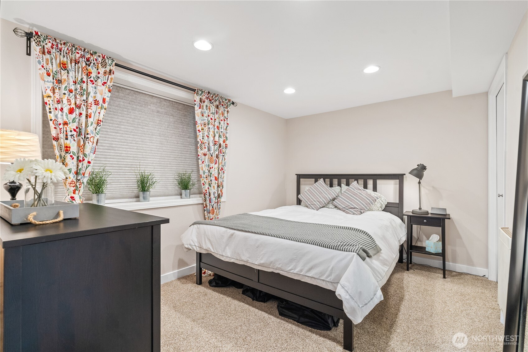 ADU full bedroom with closet!
