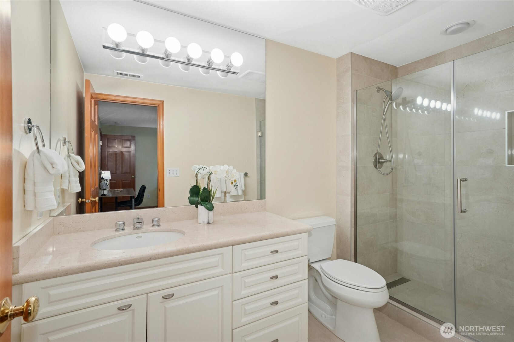 Upper 2nd suite bathroom
