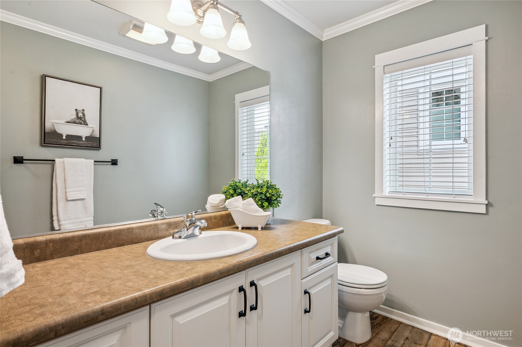 Another view of the three quarter bath.