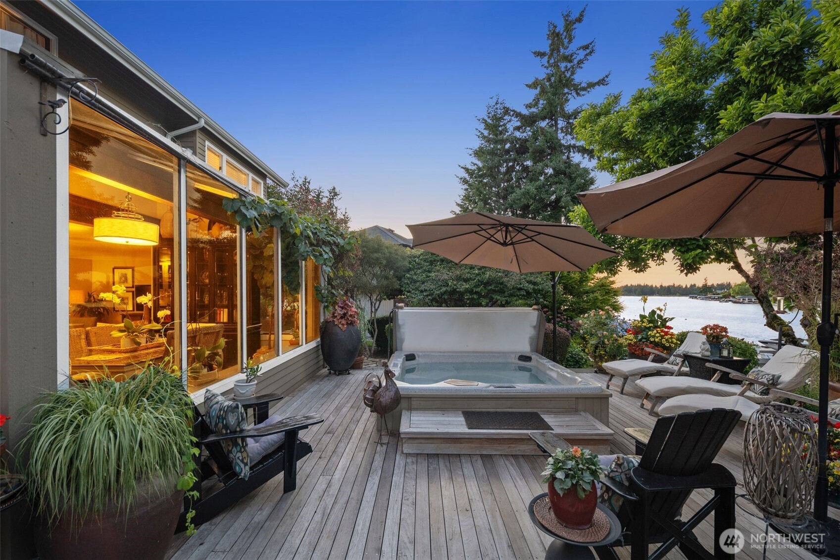 Private spa & entertaining areas open to spectacular waterfront views.