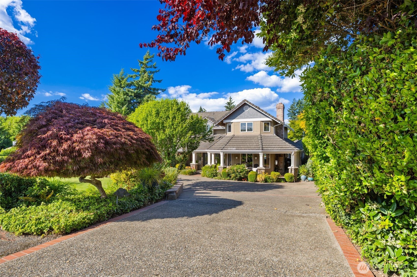 The tree-lined driveway w/lush, manicured grounds welcomes you as you enter. Step inside or stroll down to the waters edge through the gardens down the cobblestone pathways.