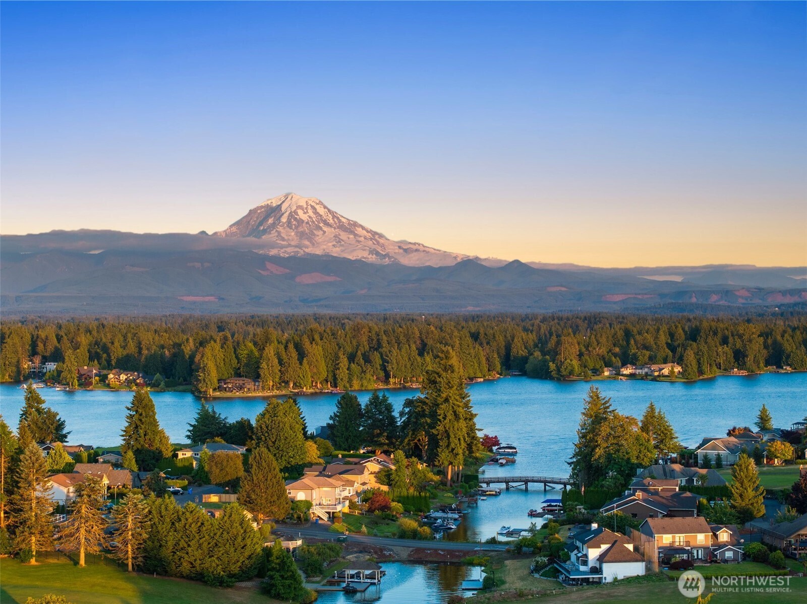 Picturesque Lake & Mt Rainier views