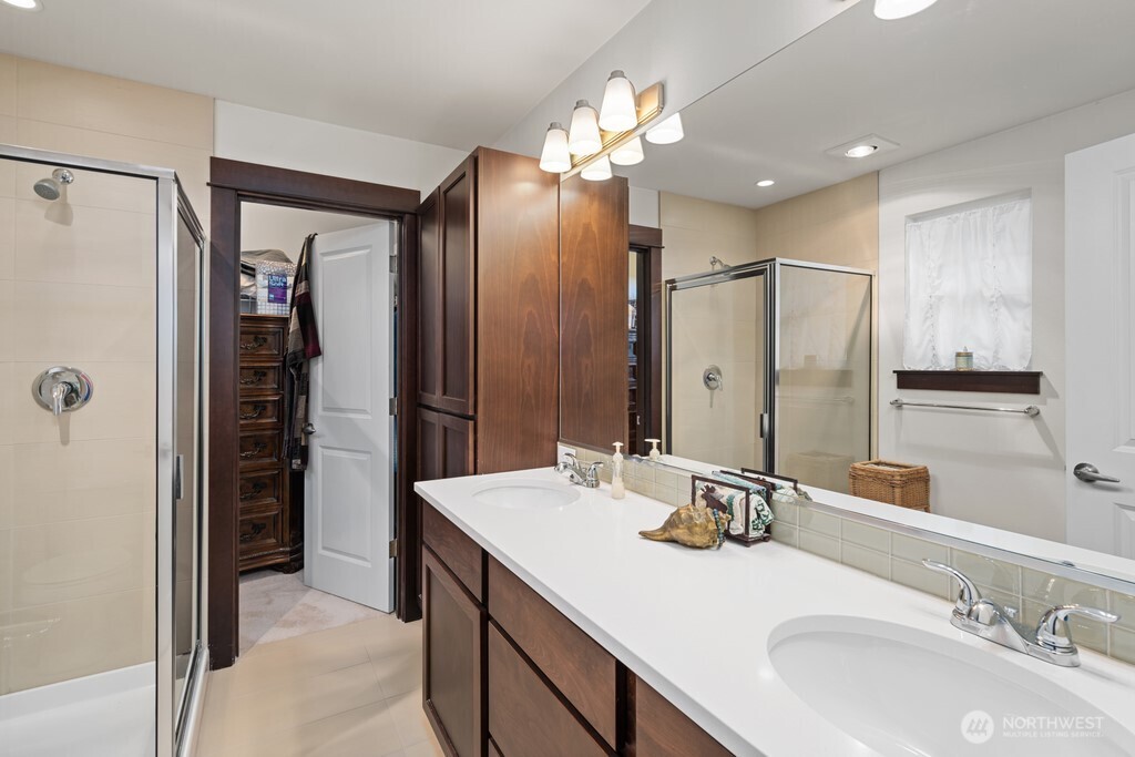 Spacious 3/4 bathroom in the primary