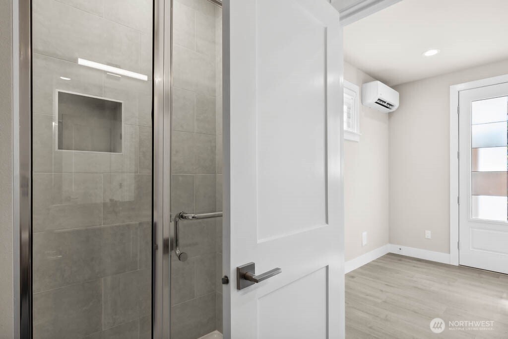 Lower level 3/4 bathroom