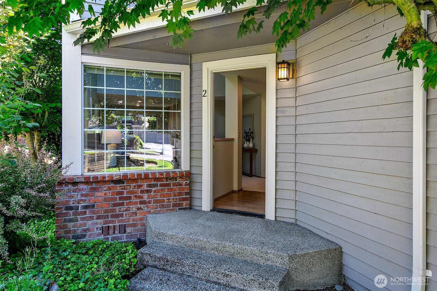 Welcome! Great location for this end unit at Riva Chase.
