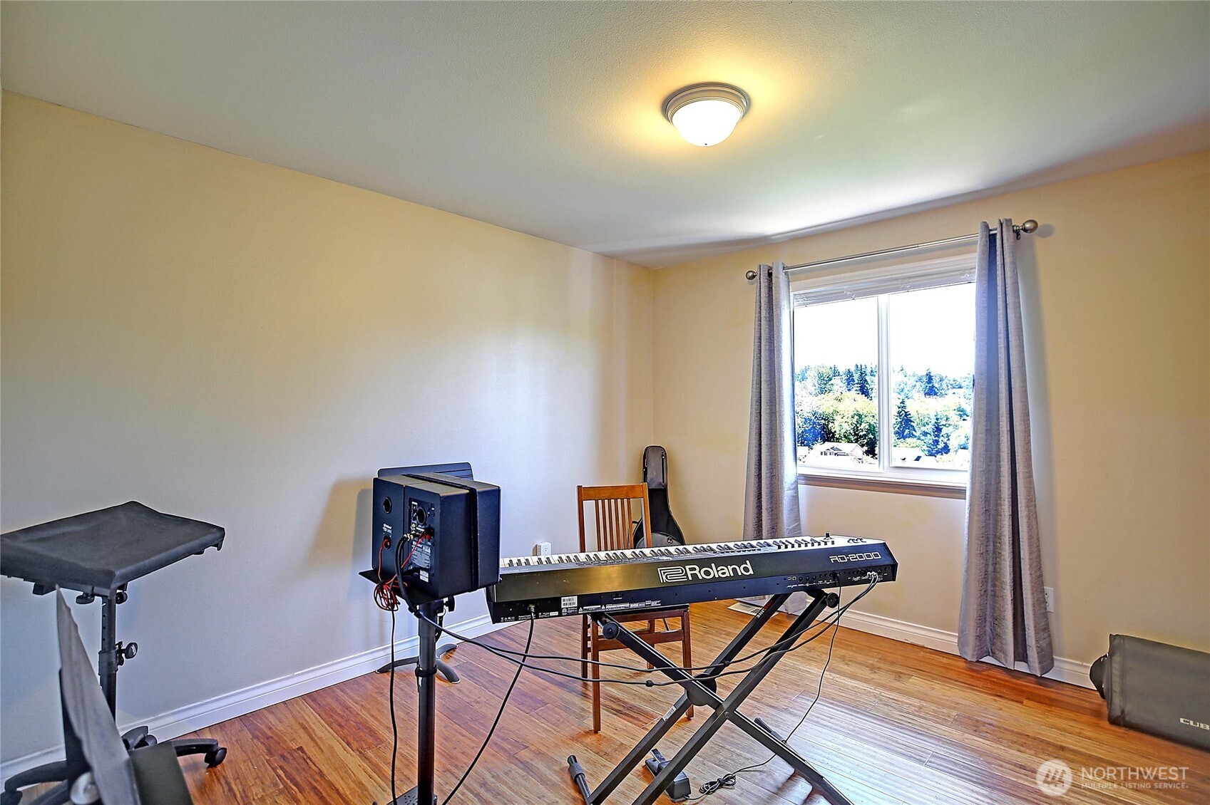 Spare bedroom 2 with fabulous view and natural light.