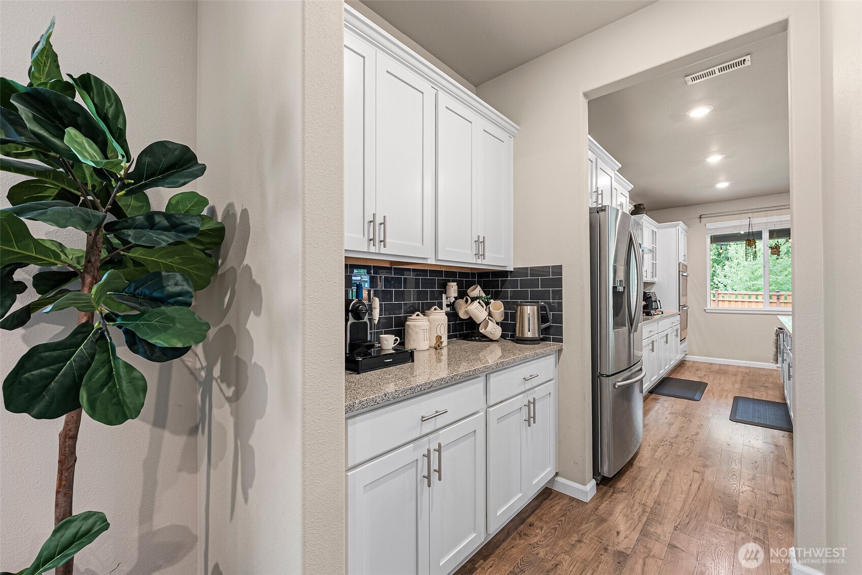 Gourmet kitchen w/stainless steel appliances, gas cooktop, full height tile backsplash, large walk in pantry, glass front cabinets & granite counter tops.