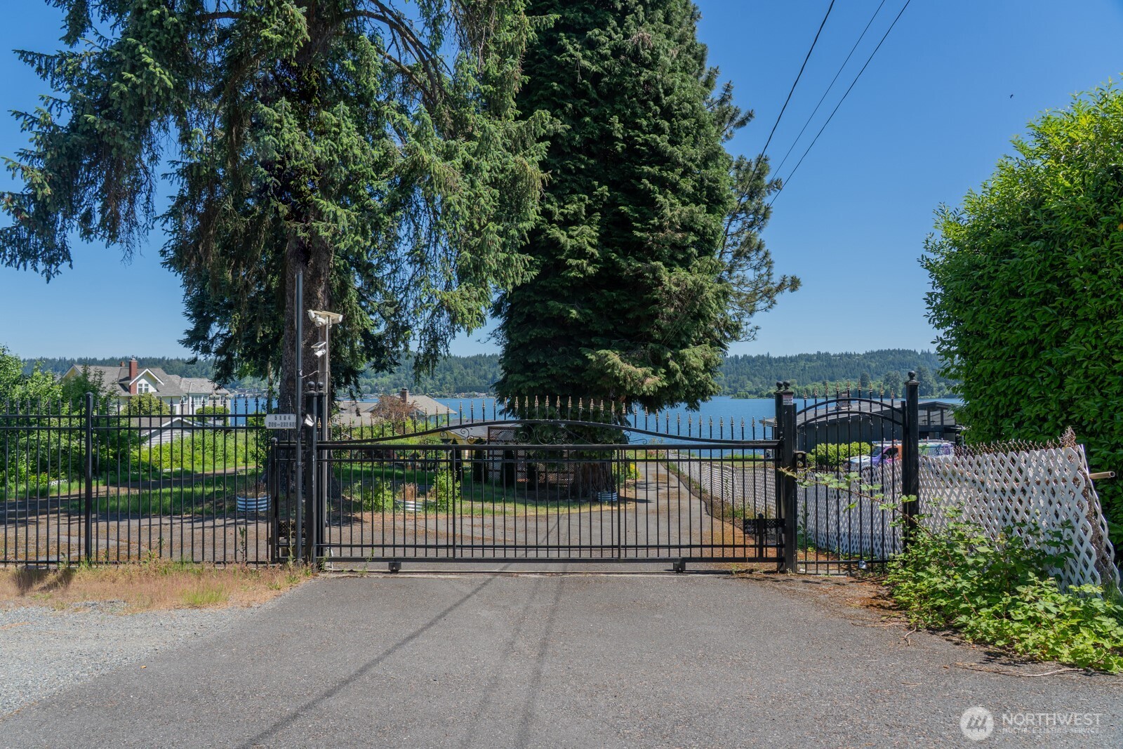 Private gate