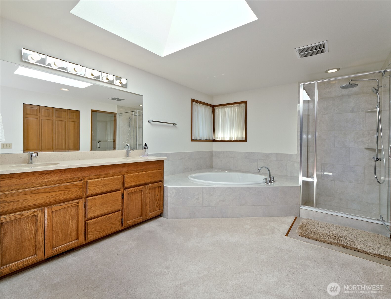 The suite adjacente bathroom with Skylight. Brand New tub and new shower just recently installed.