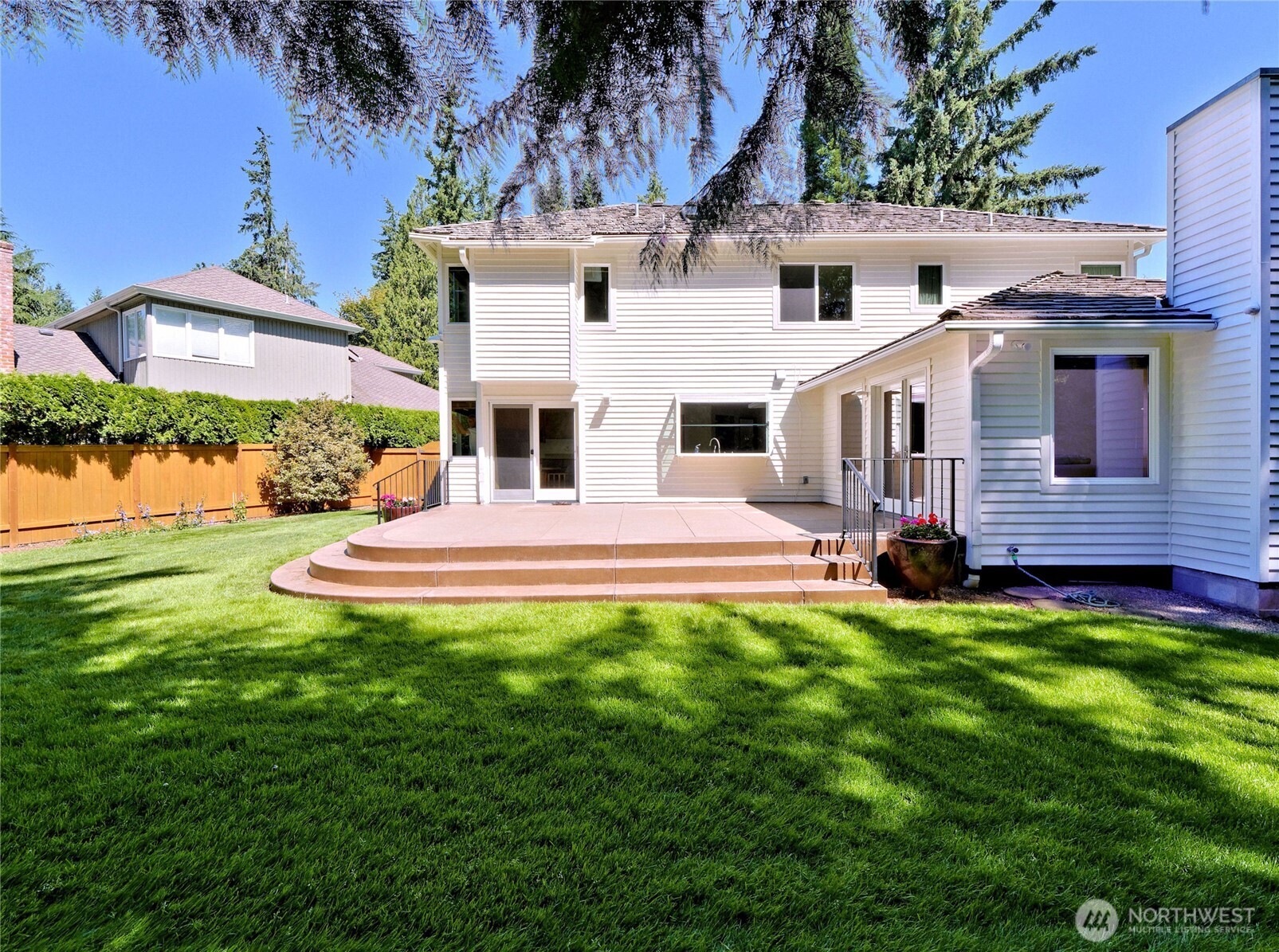 Enjoy your morning coffee and hear the birds chirping in the privacy backyard!