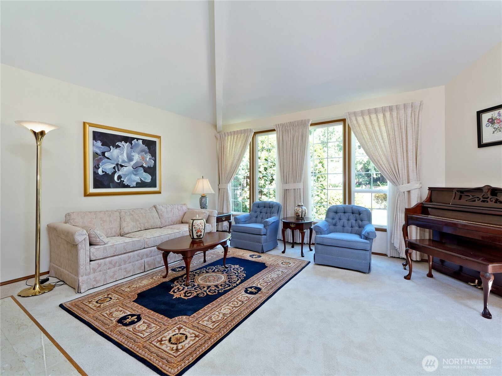 Spacious living room