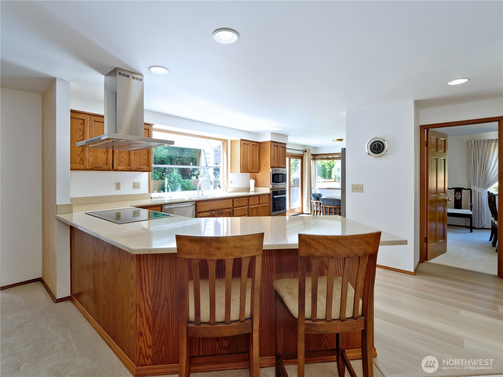 Besides the casual dining, breakfast counter are also attached.