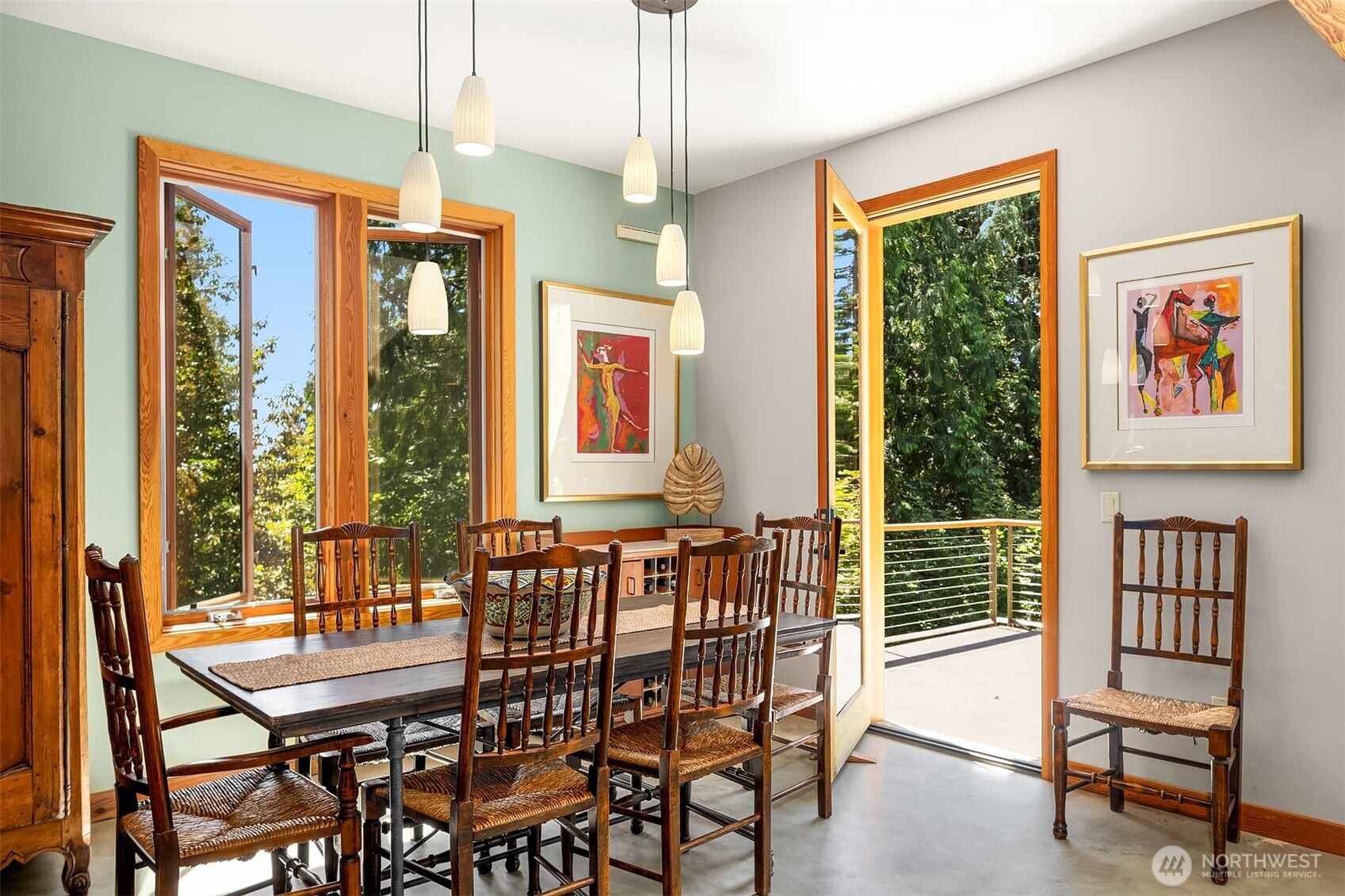 Dining Area with easy access to the entertaining size deck!