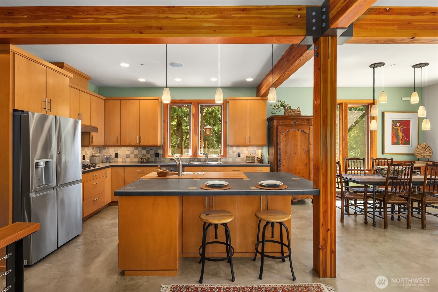 Large chef's kitchen! An abundance of storage.
