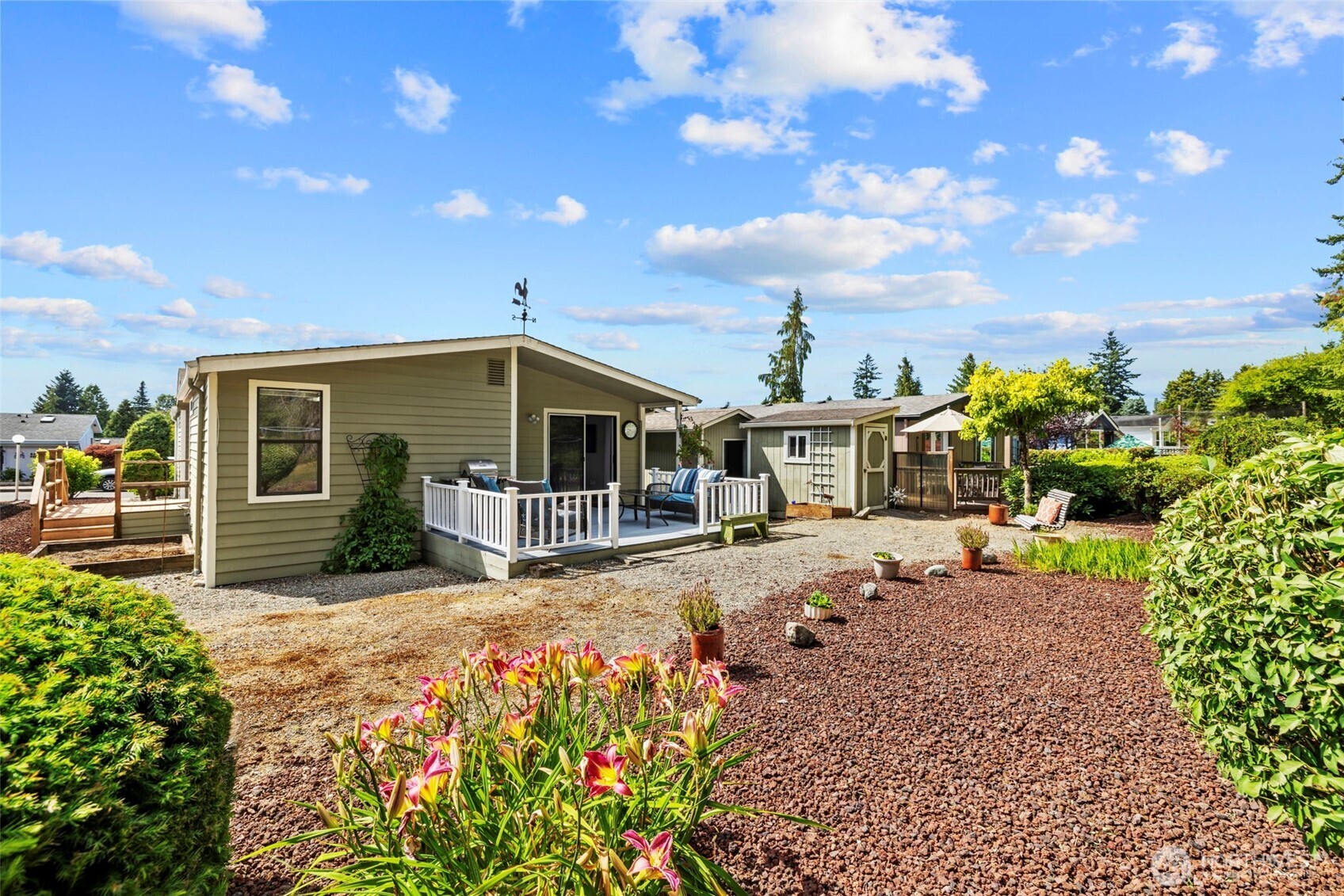 Plenty of space to garden if desired.