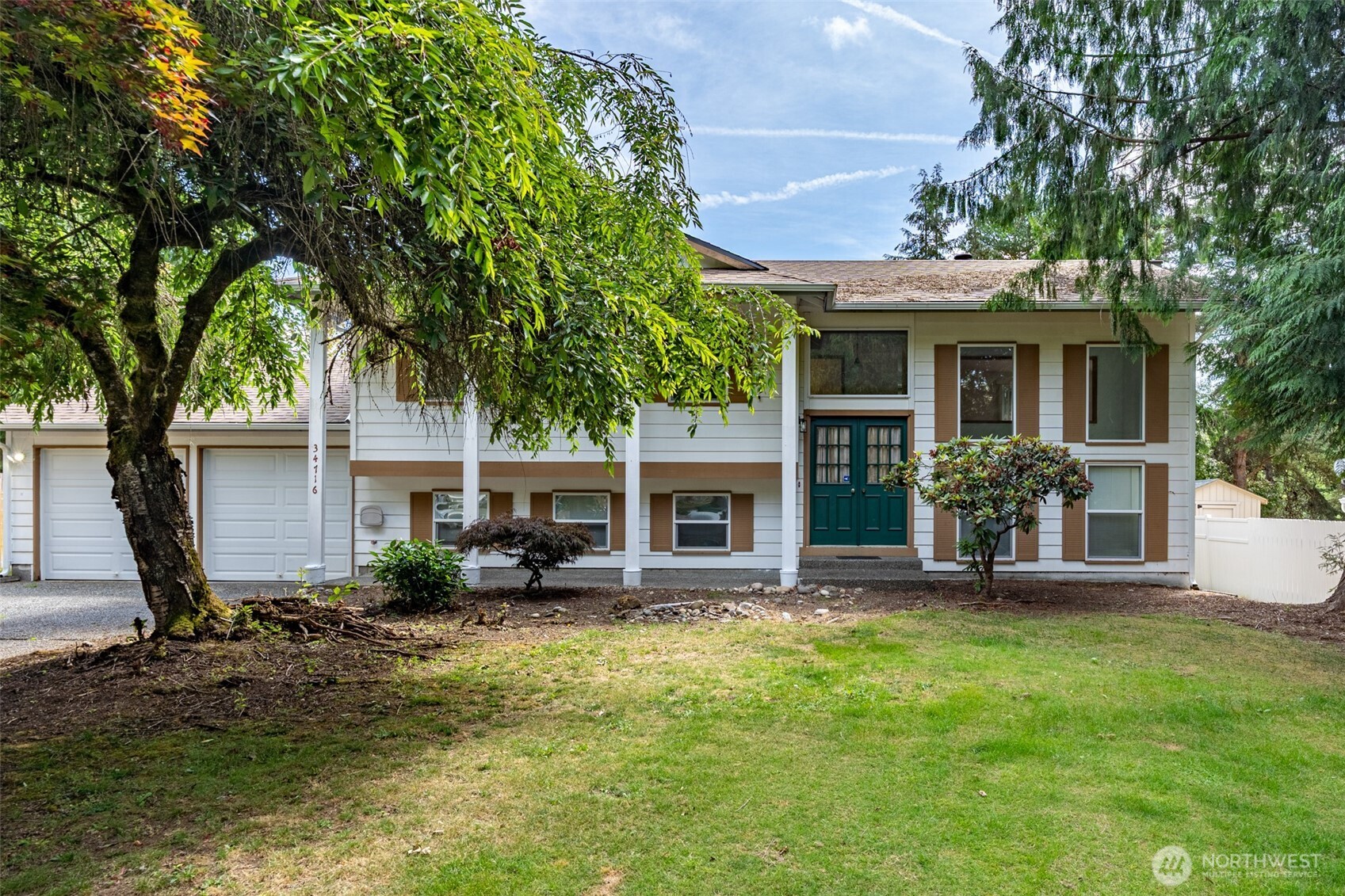 This move-in ready home offers 3 comfortable bedrooms, 2.75 baths, upper and lower level living space perfect for both daily living and entertaining.