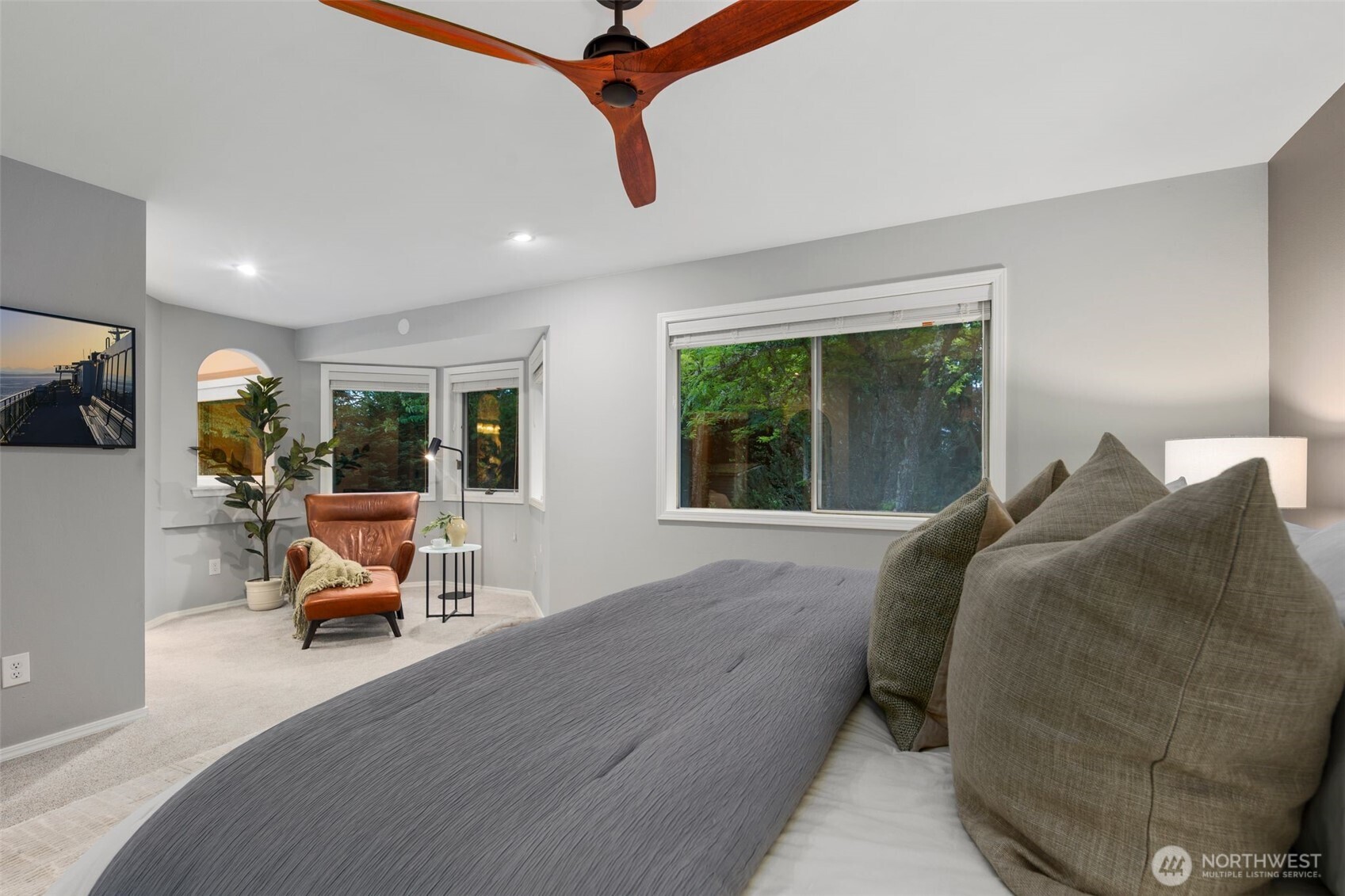 Spacious with Sitting Room