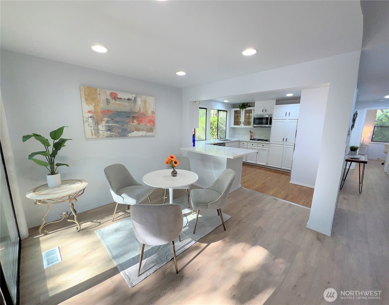 Open Kitchen to Dinning