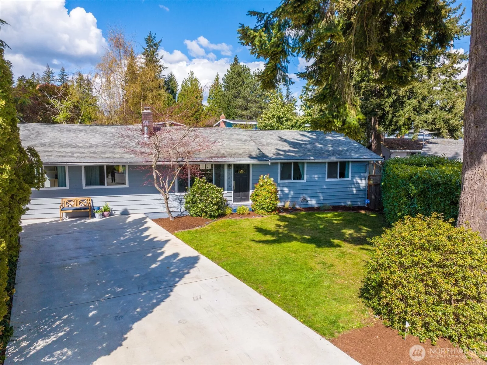 This cozy home is much bigger than the picture located just 20 mins from Google.