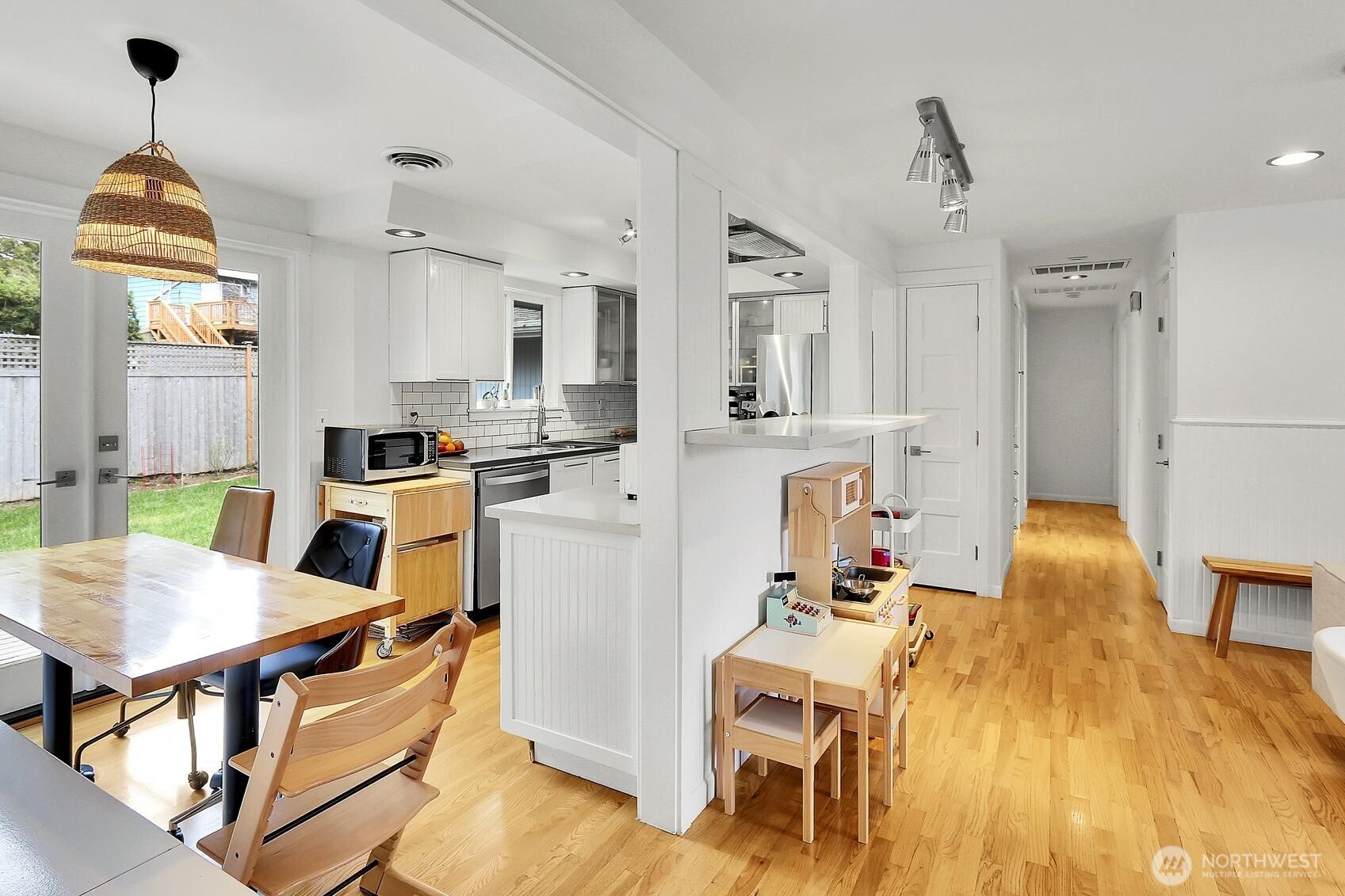Open floor plan that feel spacious.